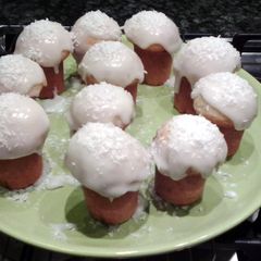 A picture of Vanilla Banana Cupcakes.