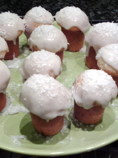A picture of Vanilla Banana Cupcakes.