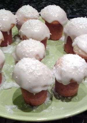 A picture of Vanilla Banana Cupcakes.