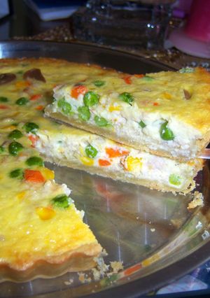 A picture of Sobzee's Chicken and veggies Quiche.