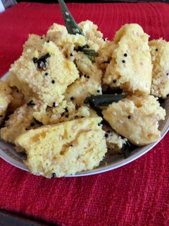 ઇન્સ્ટન્ટ ખમણ (Instant Khaman Recipe In Gujarati) રેસીપી મુખ્ય ફોટો