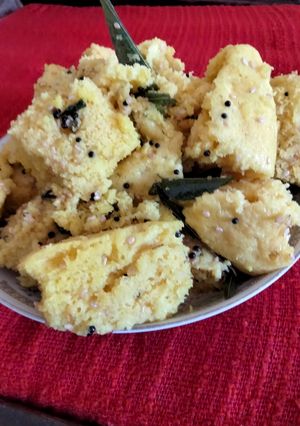 ઇન્સ્ટન્ટ ખમણ (Instant Khaman Recipe In Gujarati) રેસીપી મુખ્ય ફોટો