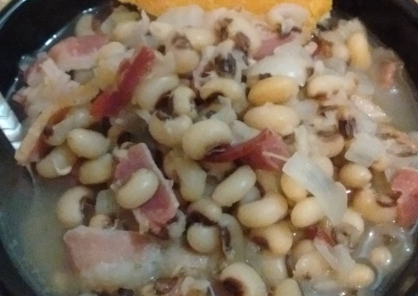 Quick & Easy Black Eyed Peas and Cornbread