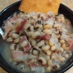 A picture of Quick & Easy Black Eyed Peas and Cornbread.