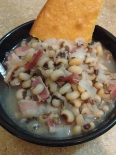 A picture of Quick & Easy Black Eyed Peas and Cornbread.