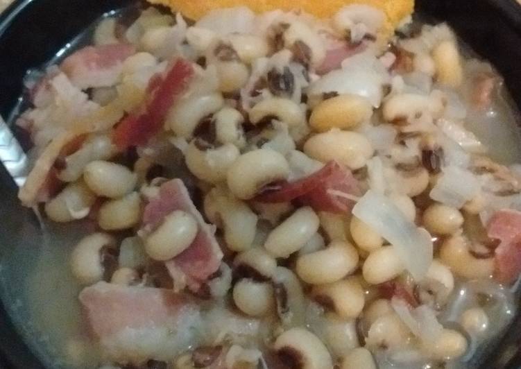 Steps to Prepare Homemade Quick &amp; Easy Black Eyed Peas and Cornbread