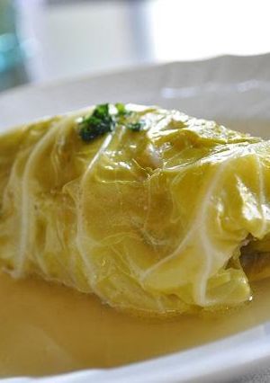 A picture of Soft Cabbage Rolls Simmered in Soup.
