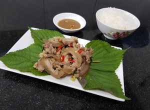 Hình của món Thịt bê hấp gừng sả tía tô.