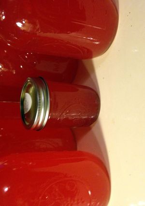 A picture of Strawberry Lemonade Moonshine.