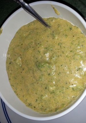 A picture of broccoli and cheese soup.