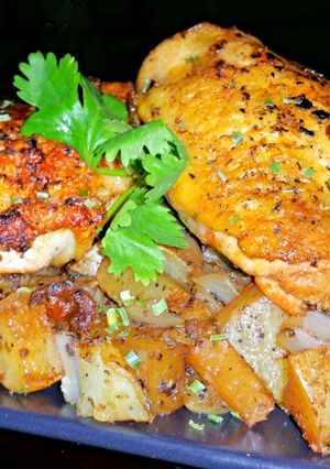 A picture of Mike's Garlic Chicken & Potatoes.
