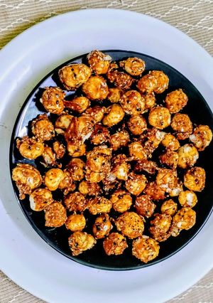 A picture of Masala Gurh Makhana /Foxnut.