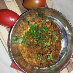 A picture of Kache tamater ki chutney.