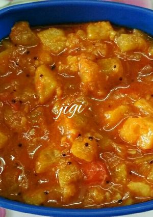 A picture of Lauki, potato, onion and tomato ki mix sabji.