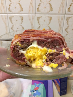 Una foto de Pastel de carne, bacon, huevo y queso