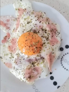 Una foto de Huevo con jamón dulce