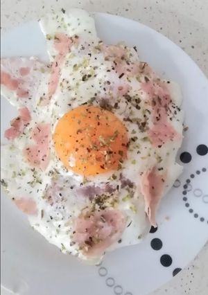 Una foto de Huevo con jamón dulce