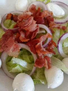 A picture of Pancetta and mozzarella salad.
