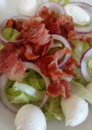 A picture of Pancetta and mozzarella salad.