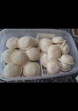 Una foto de Sorrentinos de puerro dambo y jamón