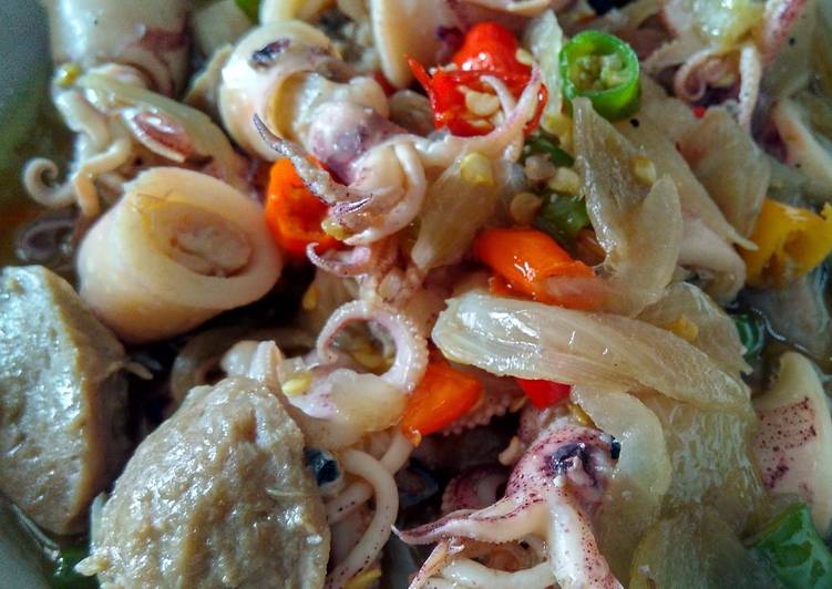 Tumis cumi bakso cabe ijo