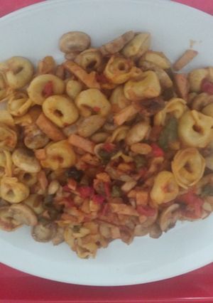 Foto principal de Tortellinis de Carne con pollo, Pimientos y Champiñones