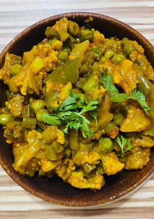 मिक्स वेज (Mix veg recipe in Hindi) रेसिपी मुख्य फोटो
