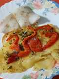 Lenguado al horno con puerro, patata y pimiento rojo