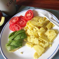 A picture of Boiled sweet potatoes with avocado and tomatoes.