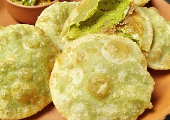Steps to Prepare Super Quick Homemade Koraishutir Kochuri/Green Peas Kachori and aloo dum