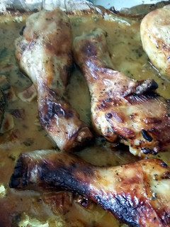 A picture of Honey and mustard chicken drumsticks.