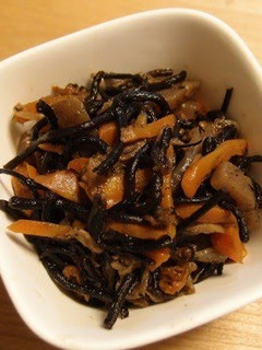 A picture of Macrobiotic Hijiki Seaweed Seasoned Only With Soy Sauce For Bentos.