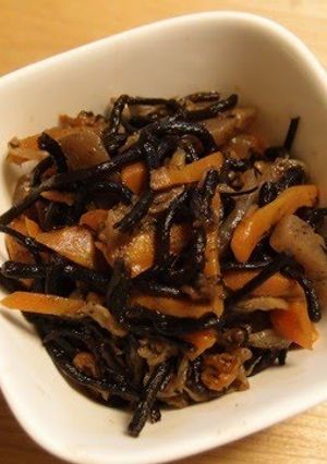 A picture of Macrobiotic Hijiki Seaweed Seasoned Only With Soy Sauce For Bentos.