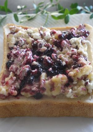 A picture of Cream Cheese Banana Nut Bread.