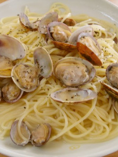 A picture of Spaghetti alle Vongole in Bianco - One Pan Cooking.