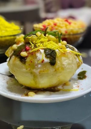 A picture of Raj kachori.
