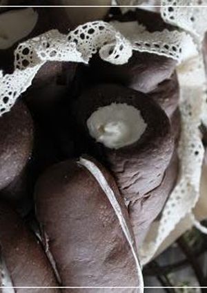 A picture of Chocolate Filled Black Cocoa Cornets and Rolls.