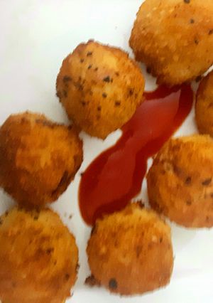 A picture of Potatoes cheese ball.
