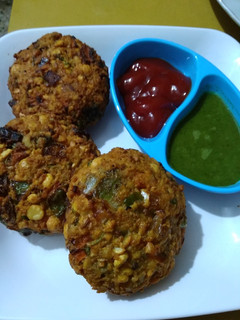 A picture of Veg Daal Vadas.