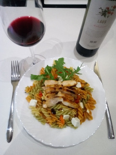 Una foto de Ensalada de pasta con vinagreta de hierbabuena
