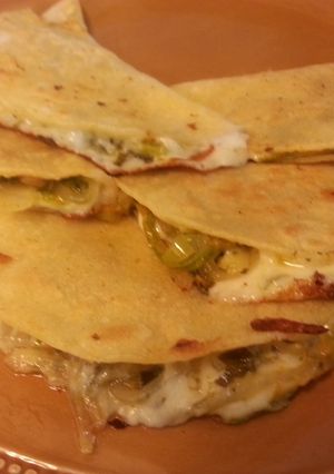 A picture of Quesadillas de flor de calabasita.