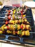 Brochetas de pollo, bondiola y roast beef a la parrilla