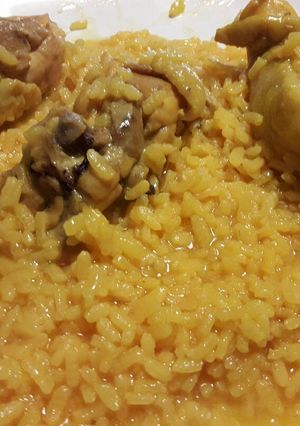 Una foto de Pollo con arroz low cost en olla express Buenísimo; )