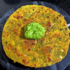 A picture of Hariyali Paratha.