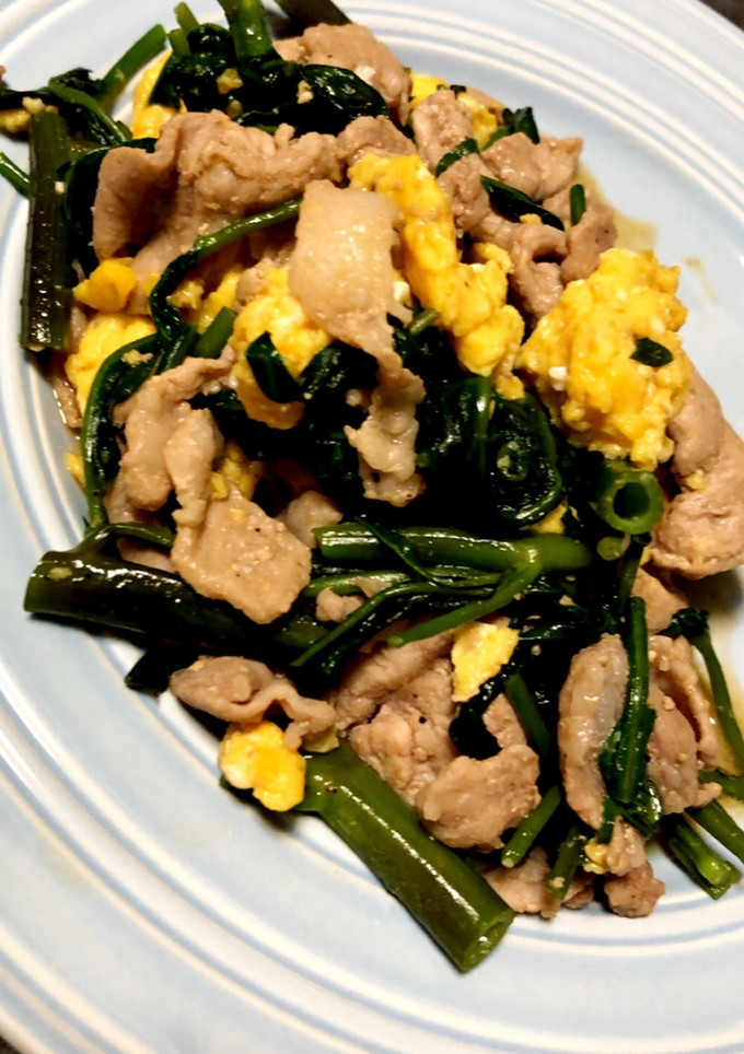 A picture of Stir-Fried Water Spinach and Pork with Oyster Sauce.