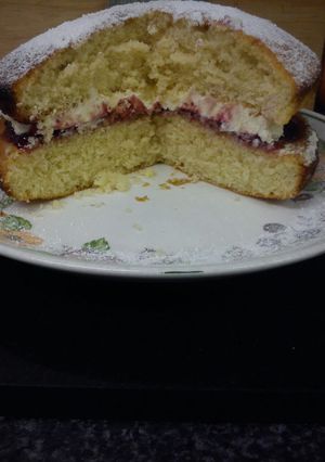 A picture of Victoria Sandwich.