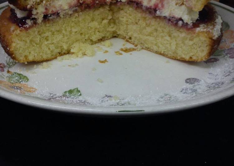 How to Prepare Favorite Victoria Sandwich