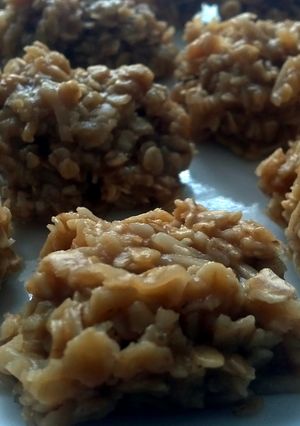 A picture of Caramel No Bake Cookies.