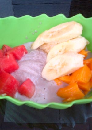 Foto resep es cream coklat dengan buah-buahan