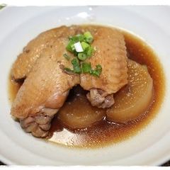 A picture of 10 Minute Meal in a Pressure Cooker: Simmered Chicken Wing & Daikon Radish.